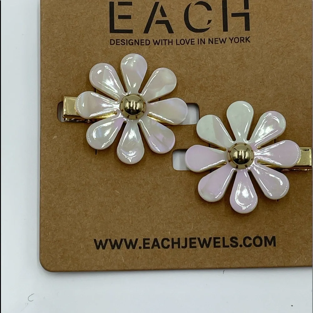 E A C H Flower Barrette Set